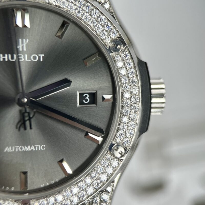 ĐỒNG HỒ HUBLOT CLASSIC FUSION MẶT XÁM ĐÍNH KIM CƯƠNG MOISSANITE