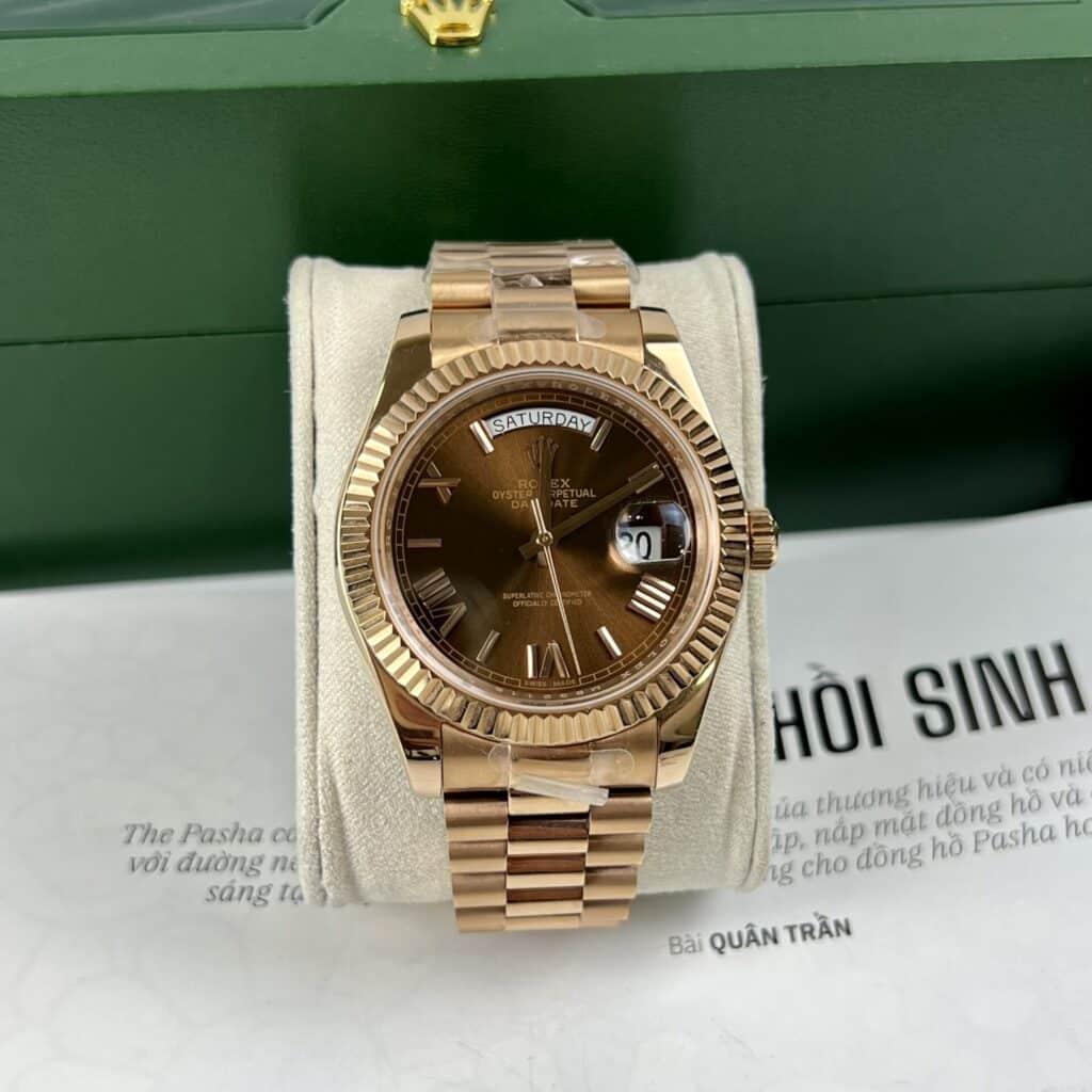 ĐỒNG HỒ ROLEX DAY-DATE MẶT CHOCOLATE CỌC SỐ LA MÃ FAKE 1:1 EW FACTORY