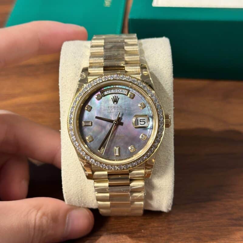 ĐỒNG HỒ ROLEX DAY-DATE MẶT XÀ CỪ TÍM NIỀNG ĐÁ FAKE 1:1 TOP QUALITY