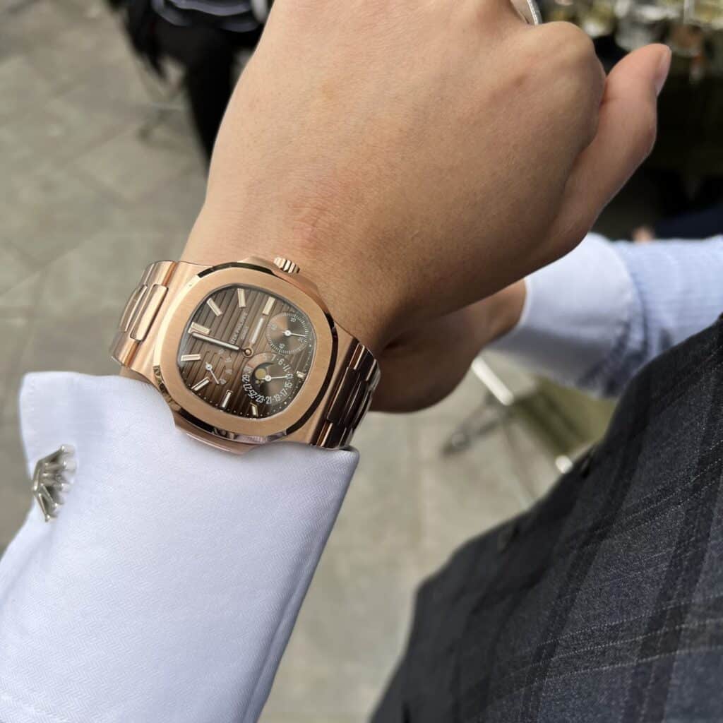 ĐỒNG HỒ PATEK PHILIPPE NAUTILUS 5712 MẶT NÂU VỎ VÀNG HỒNG REP 1:1 3K FACTORY