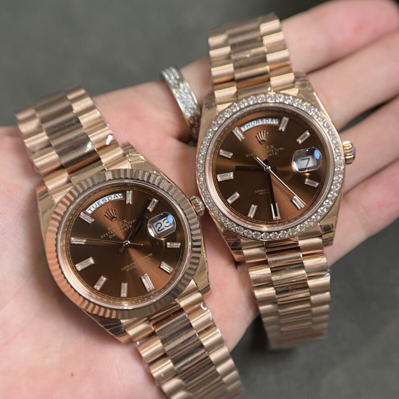 ROLEX DAY-DATE MẶT SỐ CHOCOLATE CỌC SỐ ĐÁ BAGUETTE FAKE CAO CẤP