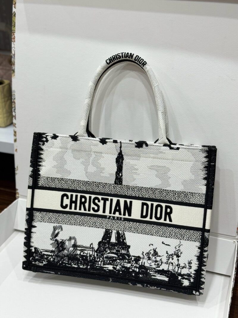 TÚI XÁCH DIOR TOTE MEDIUM HỌA TIẾT PARIS ĐEN TRẮNG VIP 36CM